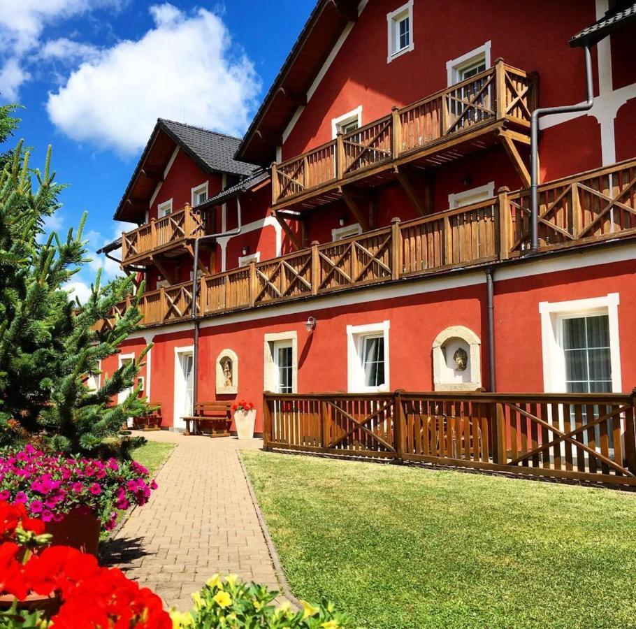 Hotel Barborka เชดนีวีตอน ภายนอก รูปภาพ